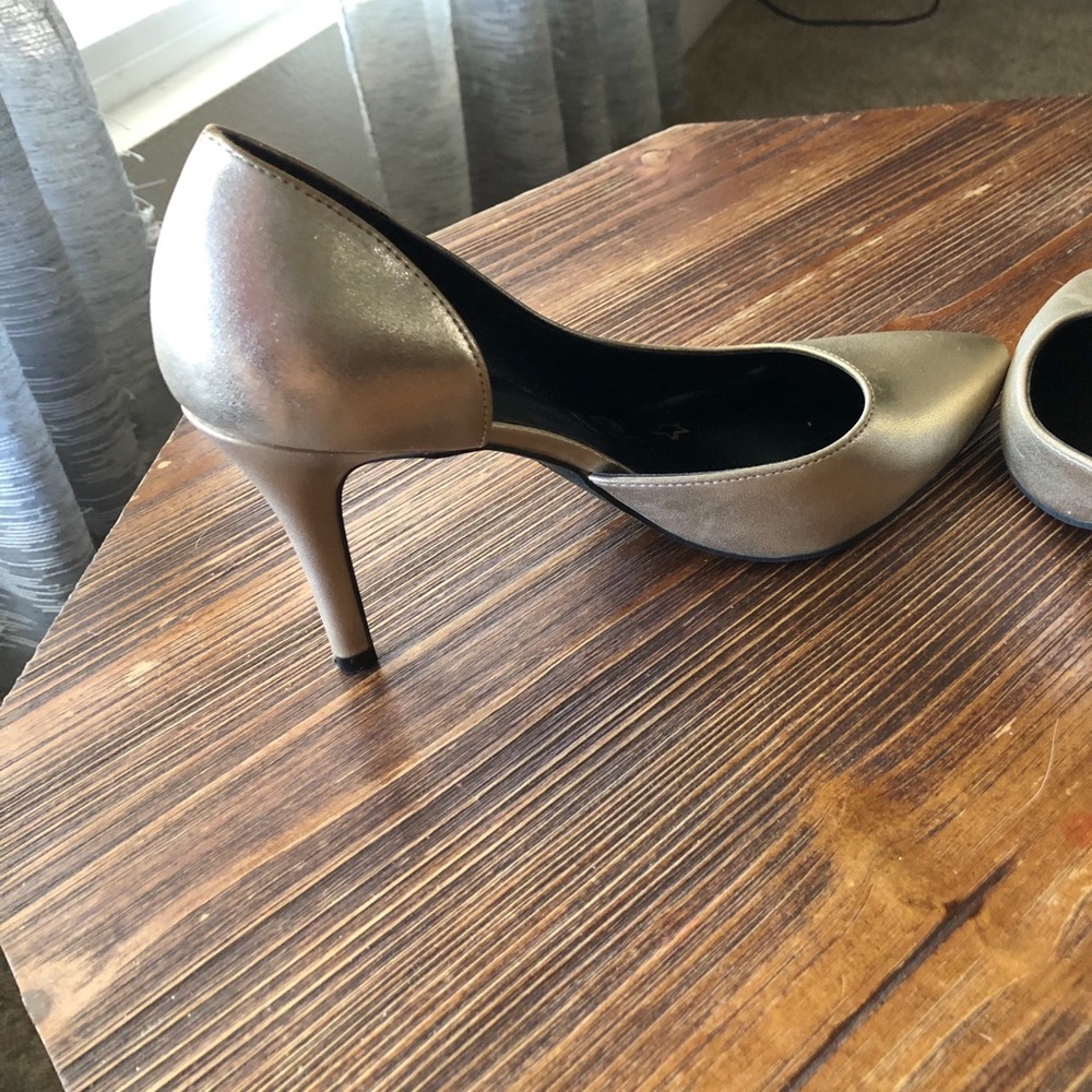 Gold heels - Picture 4 of 6